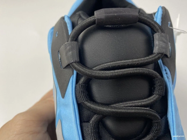Yeezy 'Bright Cyan' ADIDAS 700 GZ3079 MNVN Boost 0724